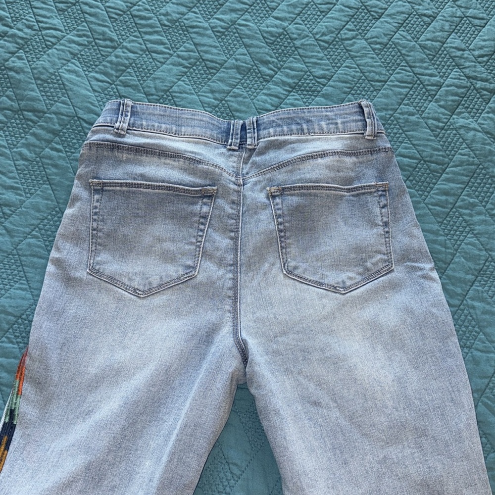 Embroidered Jeans - Picture 6 of 7